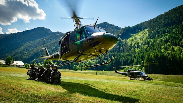 Auch Luftlandeübungen trainieren die Soldaten des Jagdkommandos.