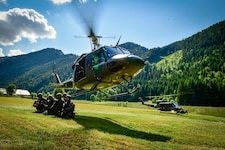 Auch Luftlandeübungen trainieren die Soldaten des Jagdkommandos.