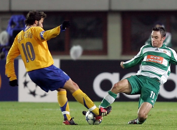 Am 7. Dezember 2005 packte auch Rapids Primgeiger Steffen Hofmann (re.) gegen Del Piero das ...