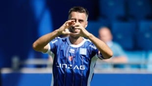Auch nach Fabio Varesi-Strauss‘ Tor war‘s bei Blau-Weiß „herzlich“.