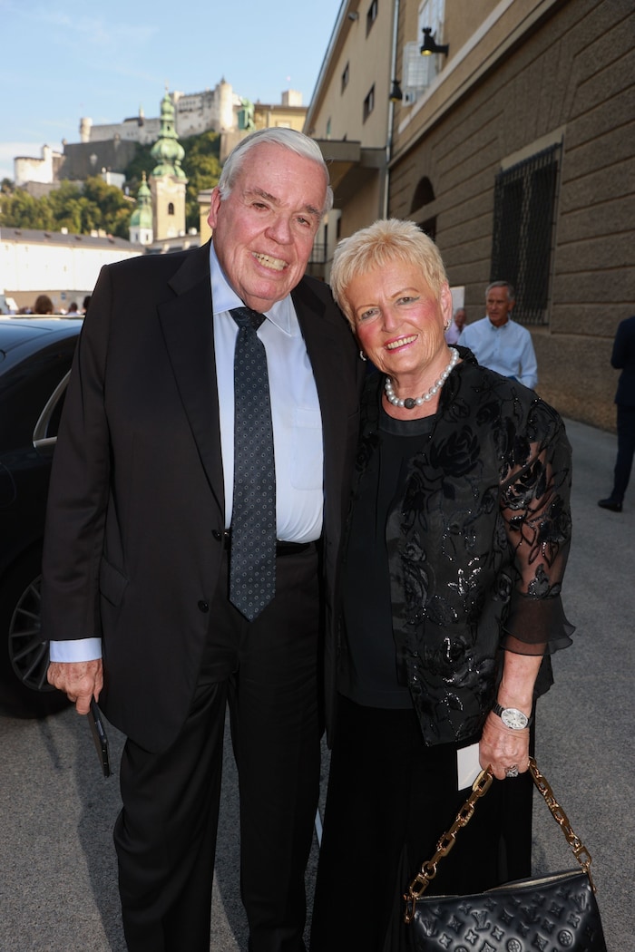Klaus-Michael Kühne mit Gattin Christine 2023 bei den Salzburger Festspielen.