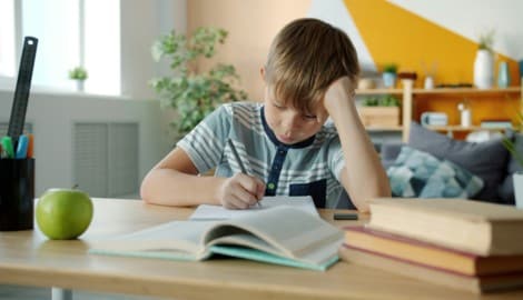Während der Schulzeit erbringen Kinderaugen Höchstleistung.