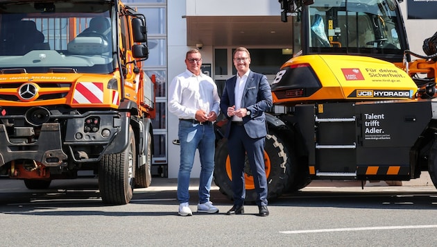 LHStv Philip Wohlgemuth (rechts) mit Christian Schreiner, Leiter des Sachgebiets für Fahrzeug- ...