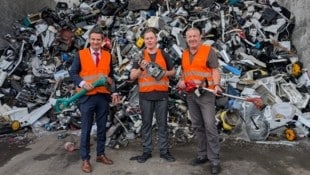 Saubermacher-Vorstandsvorsitzender Andreas Opelt (l.) und Anlagenleiter Hanspeter Plazovnik (r.) ...