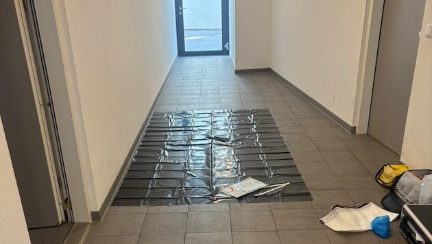 Der mysteriöse Todesfall in einer Wiener Wohnung wirft weiterhin Fragen auf.