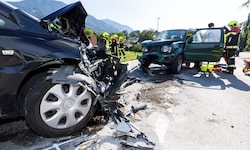 Drei Personen wurden bei dem Unfall verletzt.