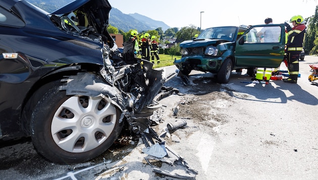 Drei Personen wurden bei dem Unfall verletzt.