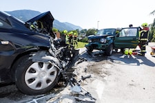 Drei Personen wurden bei dem Unfall verletzt.