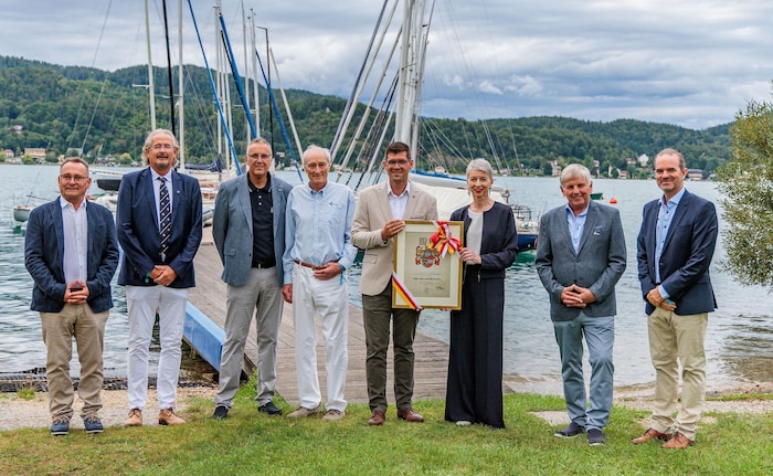Dem Club wurde das Landeswappen verliehen.