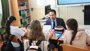 Bildungsminister Christoph Wiederkehr (NEOS) in der Sommerschule