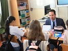 Bildungsminister Christoph Wiederkehr (NEOS) in der Sommerschule