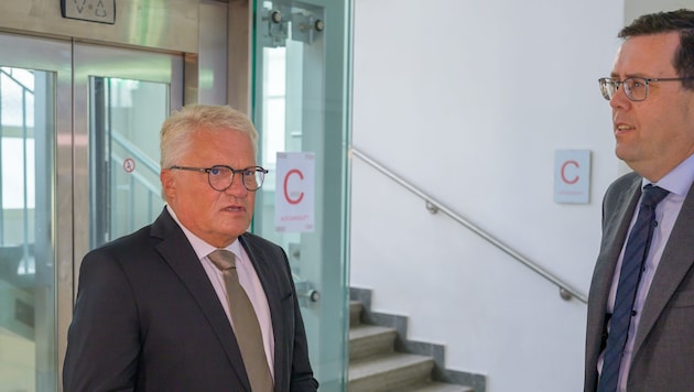 Der Linzer Ex-Bürgermeister Klaus Luger (li.) mit seinem Anwalt René Haumer.