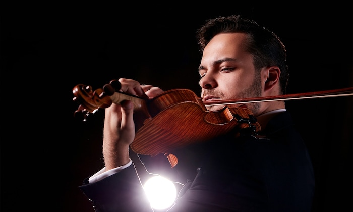 Geiger Dalibor Karvay spielt beim Eröffnungskonzert