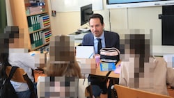 Bildungsminister Christoph Wiederkehr (NEOS) ortet Aufholbedarf bei vielen Familien – diese ...
