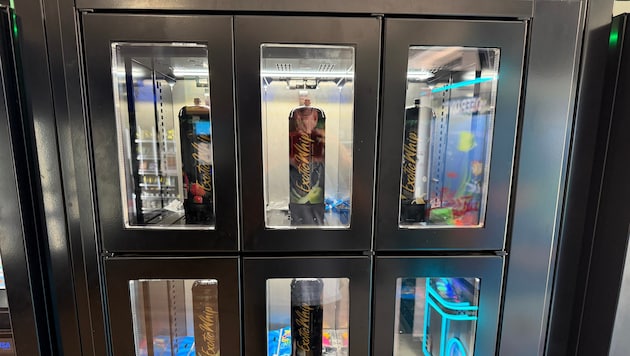 In mehreren Grazer Automatenshops sind große Lachgas-Kartuschen erhältlich, inklusive Ballons.