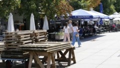 Die Schutzzone im Grazer Volksgarten führt dazu, dass viele Abhängige und Dealer auf den ...