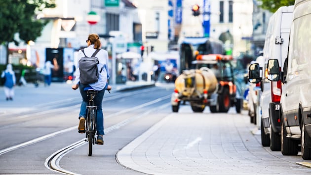 Oft wird der Sicherheitsabstand beim Überholen von Radfahrern nicht eingehalten.