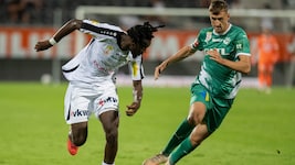 Yann Massombo (l.) hat sich zuletzt beim SCR Altach ins Abseits gespielt.