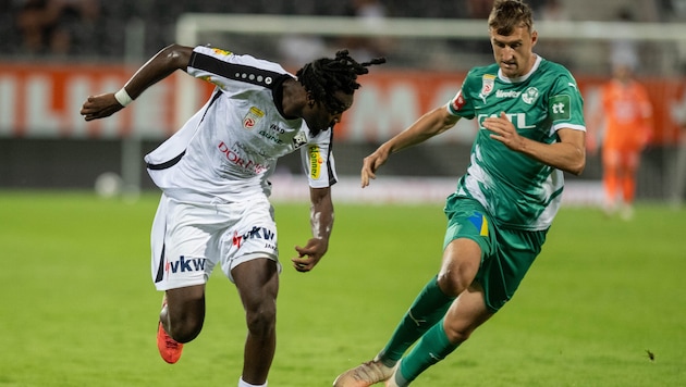 Yann Massombo (l.) hat sich zuletzt beim SCR Altach ins Abseits gespielt.