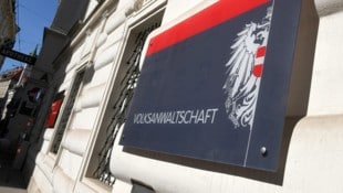 Die Volksanwaltschaft residiert in Wien, hat von dort aus auch die Arbeit der Landesregierungen ...
