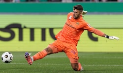 Goalie Hedl leistete sich im Play-Off-Hinspiel der Conference League gegen die Hearts einen ...