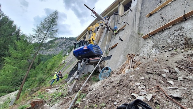 Die Arbeiten erfolgen in steilen Gelände.