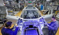 Im VW-Werk in Wolfsburg findet am Dienstag eine Betriebsversammlung statt. (Archivbild)