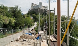 Bis Herbst 2027 werden die Arbeiten an der Wehrmauer andauern.
