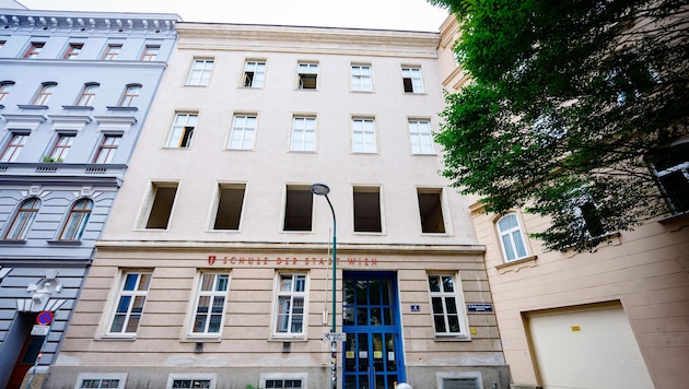Die ehemalige Schule in der Leopoldstadt wird nun schon seit Juli abgerissen.
