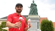 Neo-KAC-Crack Will MacKinnon kostete schon ein Eis in der Klagenfurter Innenstadt.
