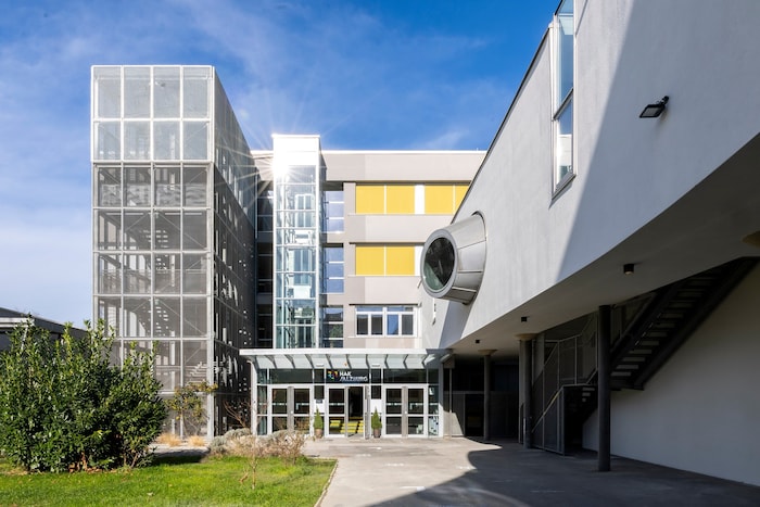 Früher zwei Schulen, jetzt nur noch eine: Der HAK-Campus in Salzburg läuft nun auch ...