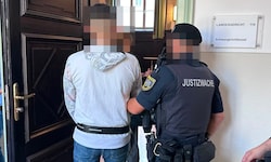Der 28-jährige Angeklagte spielt die Tat vor Gericht in St. Pölten herunter.