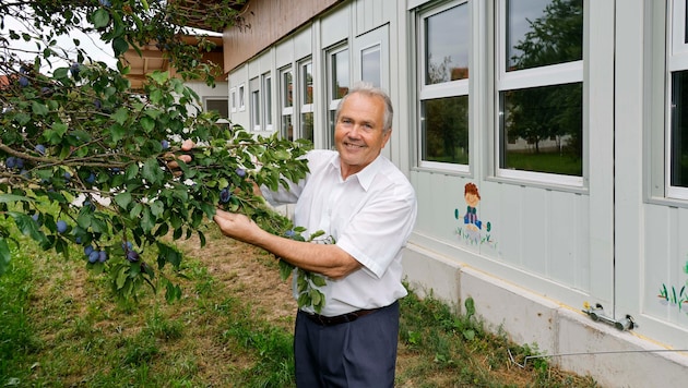 Bürgermeister Wolfgang Wagner freut sich über die Lösung im Obstgarten.