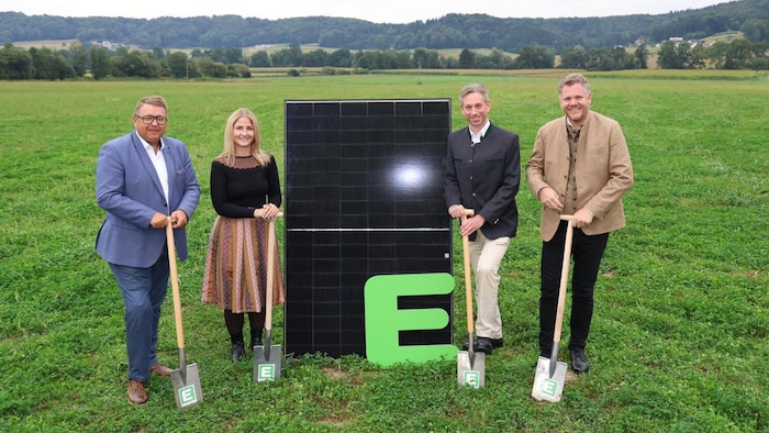 Spatenstich in Allerheiligen mit Marin Graf (li.), Werner Ressi, Christian Sekli (re.) und Nora ...