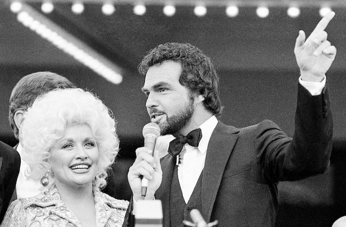Parton mit Burt Reynolds