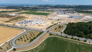 Auf diesem 70 Hektar großen Areal baut Google eine Serverfarm und die Drogeriemarkt-Kette dm ein ...