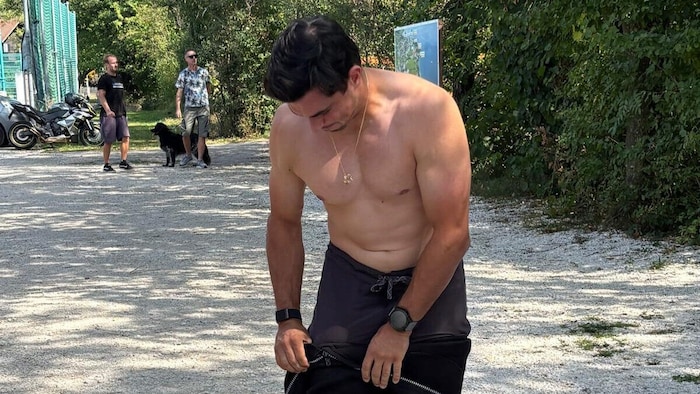 Sexy: Adam Kappacher warf sich in Schale.