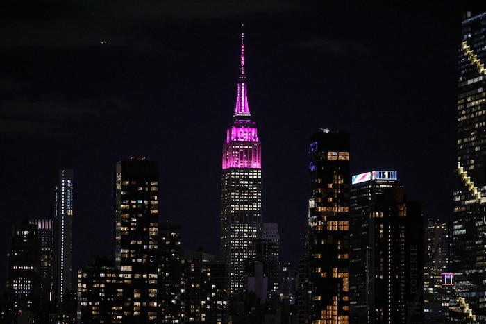 Nach dem Tod von Dolly Parton wurde das New Yorker Empire State Building Pink beleuchtet.