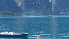 Aktuell wird fieberhaft nach dem Wrack und möglichen Überlebenden gesucht.