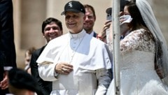 Die „Vanity Fair“ kürt Papst Leo für seinen unkonventionellen Stil – etwa, weil er gerne ...