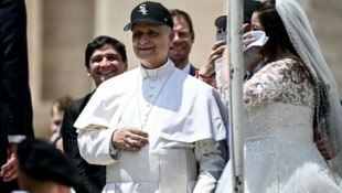 Die „Vanity Fair“ kürt Papst Leo für seinen unkonventionellen Stil – etwa, weil er gerne ...
