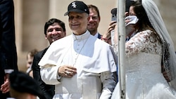 Die „Vanity Fair“ kürt Papst Leo für seinen unkonventionellen Stil – etwa, weil er gerne ...