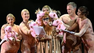 Jelineks „Unter Tieren“: Mavie Hörbiger, Caroline Peters, Inge Maux, Thiemo Strutzenberger, ...
