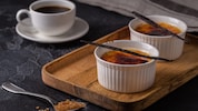 Gerade wegen seines bitteren Geschmacks sorgt der Kaffee bei diesem Dessert für einen spannenden ...