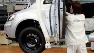 Laut Insiderinnen und Insidern liegen bereits Pläne vor, wie die VW-Werke Emden und Zwickau vor ...