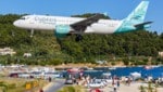 Der Flughafen von Skiathos gehört zu den gefährlichsten Planespotting-Orten auf der Welt – jedes ...