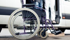 Gegen die junge Frau wird nach der Tat wegen versuchten Mordes ermittelt.