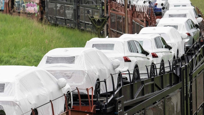 Volkswagen will künftig weniger Fahrzeuge produzieren und die Kosten senken.