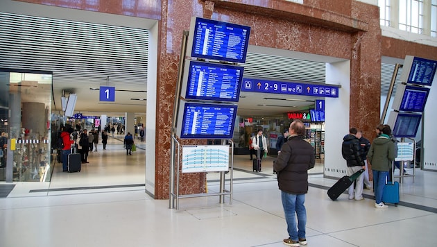 Die mutmaßliche Bombendrohung sprach der Angeklagte im Inneren des Salzburger Hauptbahnhofes ...