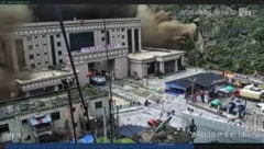 Die heftige Sturzflut in Nepal riss bislang unzählige Menschen mit sich. 